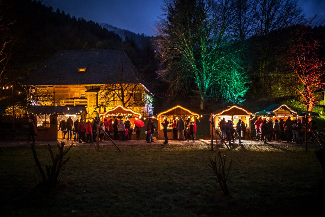 Stimmungsvoll beleuchtetes Ambiente © Schwarzwälder Freilichtmuseum Vogtsbauernhof