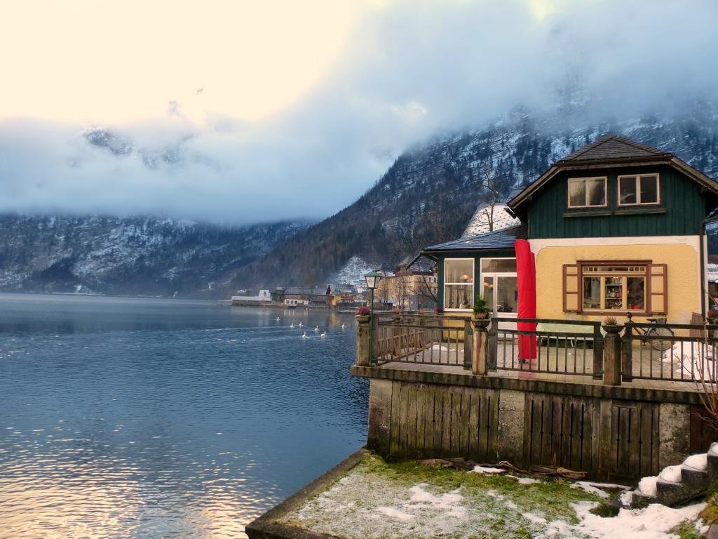 Hallstatt im Nebel