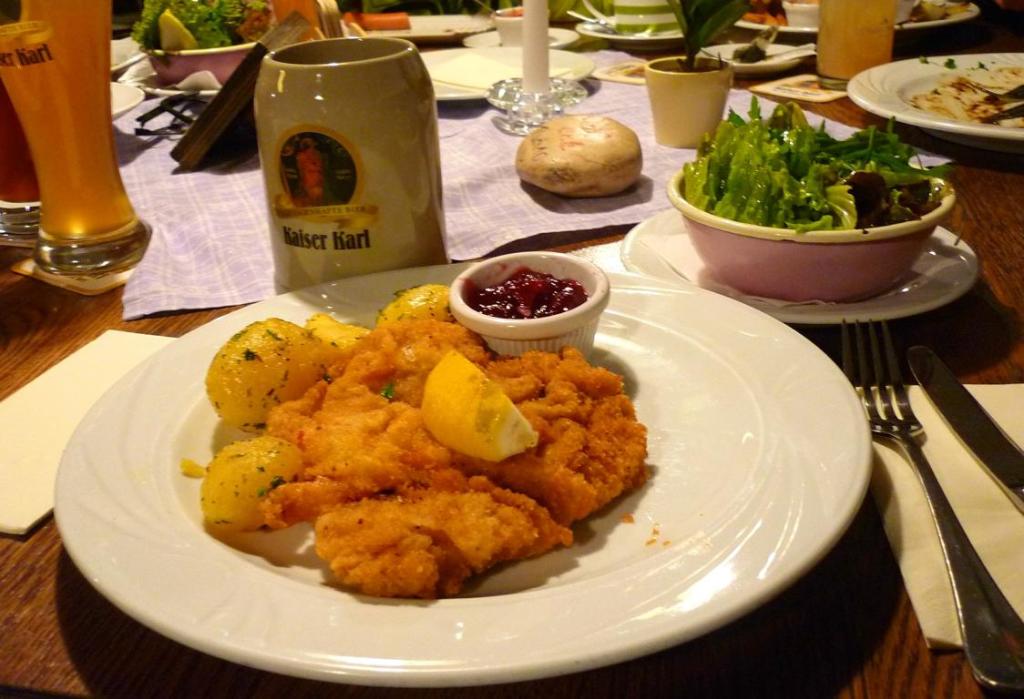 Wiener Schnitzel in Zwettler’s Stiftskeller