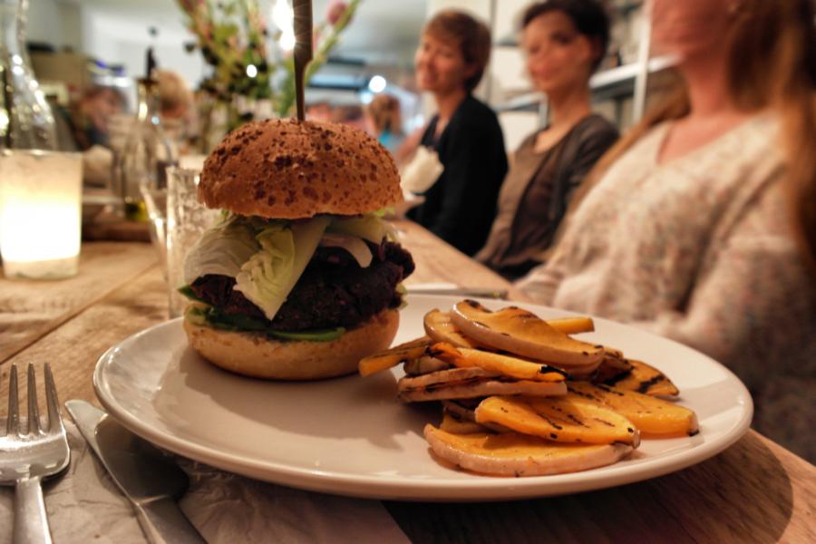 Amsterdamer Geheimtipp: kulinarischer Genuss im Huiskamerrestaurant
