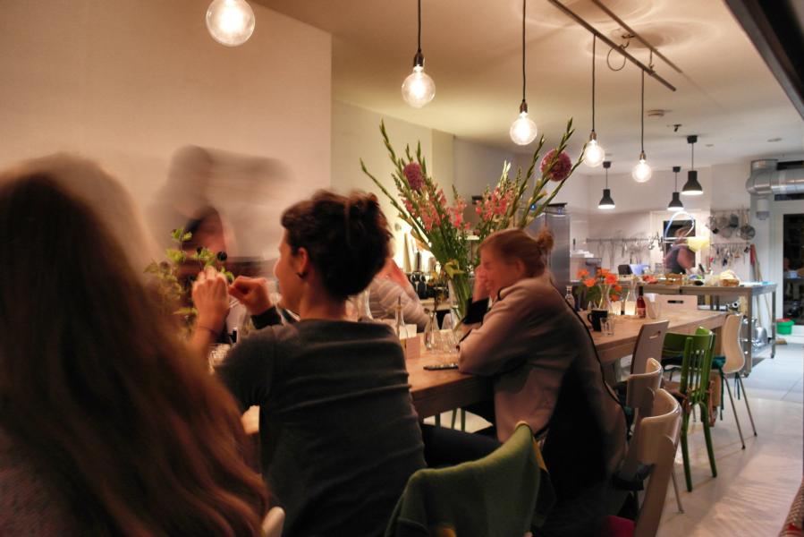 Amsterdamer Geheimtipp: kulinarischer Genuss im Huiskamerrestaurant