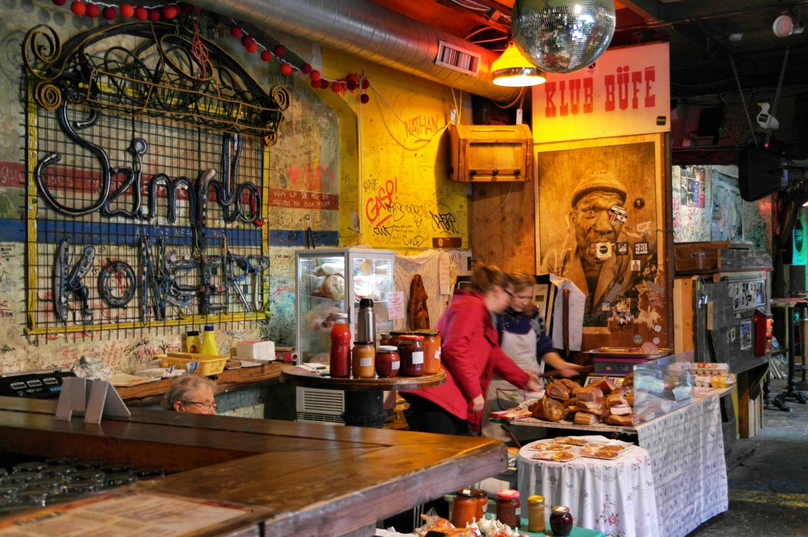 Ruin Pub Tour in Budapest - Szimpla Kert